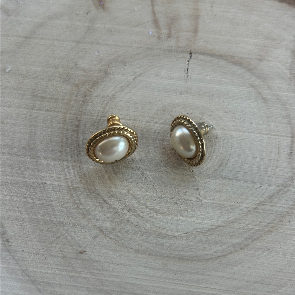 Classic Gold and Cream Pearl Earrings